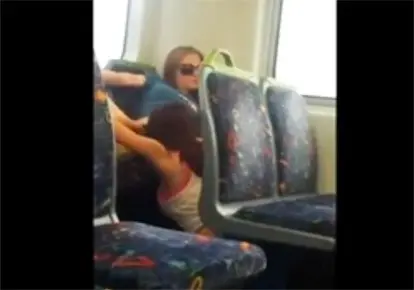 Лесбиянка лижет киску подруге в поезде